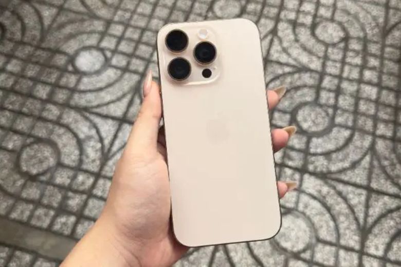 iPhone 16 Pro 95% có thể có xước nhẹ nhưng tổng thể còn rất đẹp