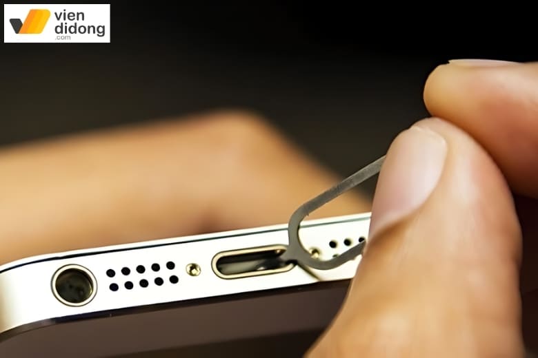 Xử lý lỗi pin iPhone 12 Pro sạc không vào