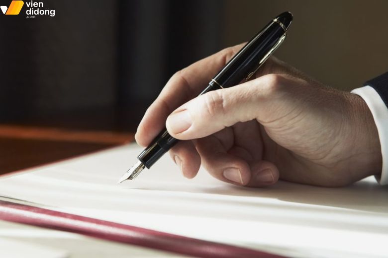 Tham khảo ngay TOP món quà 20/11 cho giáo viên ý nghĩa & hottrend 2025 4 Món quà 20/11 cho giáo viên với bút máy tinh tế