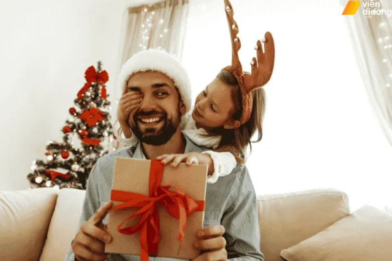 Top 50+ quà tặng Giáng Sinh hợp lý, phù hợp dành cho đối tượng năm 2025 11 Ý tưởng quà Noel thực tế và ý nghĩa dành cho bố