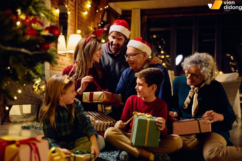 Top 50+ quà tặng Giáng Sinh hợp lý, phù hợp dành cho đối tượng năm 2025 14 Quà tặng Noel cho ông bà thể hiện tình yêu thương và lời chúc bình an