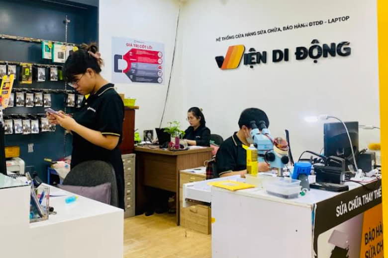 thay pin iPhone quận 7