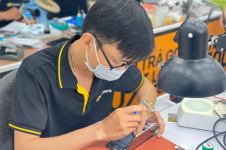 thay pin iPhone quận Gò Vấp