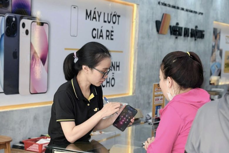 Mua điện thoại cũ quận Thủ Đức uy tín tại hệ thống Viện Di Động 2 Kiểm tra điện thoại cũ chuyên nghiệp