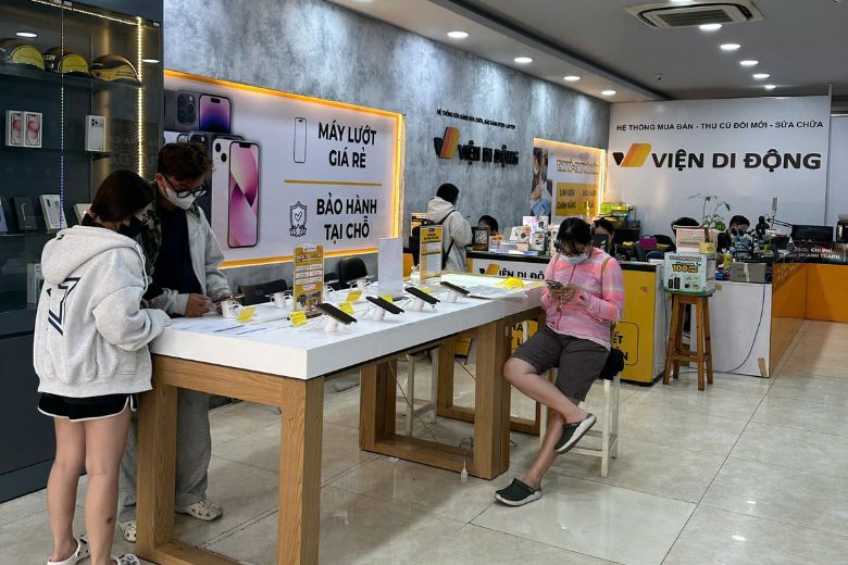 Mua iPhone 16 Pro cũ tại Viện Di Động, kiểm tra kỹ và bảo hành rõ ràng