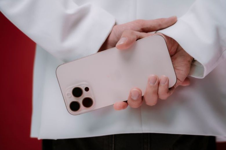 iPhone 16 Pro cũ xước cấn, máy dùng tốt, giá tiết kiệm