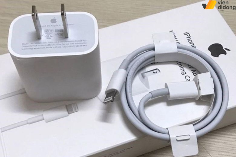 Pin iPhone 16 Pro Max dùng lâu, hỗ trợ sạc nhanh