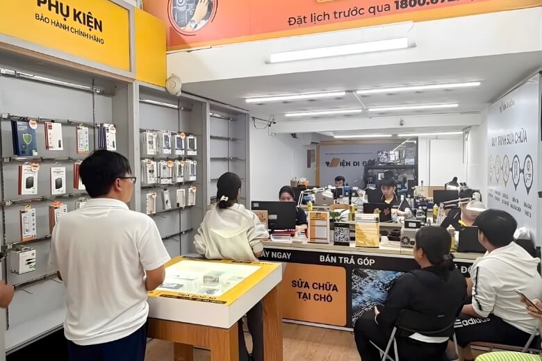 so sánh iPhone 16 cũ và iPhone 15 mới tại Viện Di Động