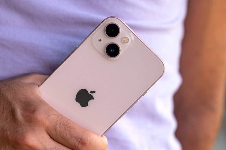so sánh iPhone 16 cũ và iPhone 15 mới thiết kế camera chéo