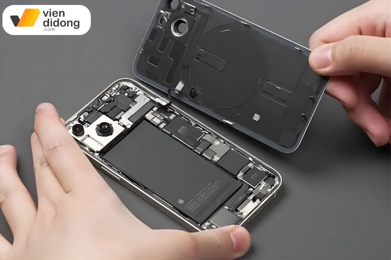 So sánh pin iPhone 17 với iPhone 15 thay pin khi chai