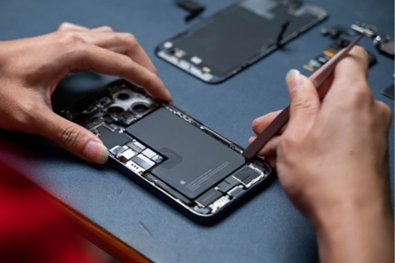 Vì sao cần nắm rõ lưu ý khi thay pin iPhone 16?