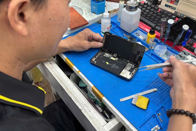 Các bước thay màn iPhone 14 Series được thực hiện minh bạch, rõ ràng.