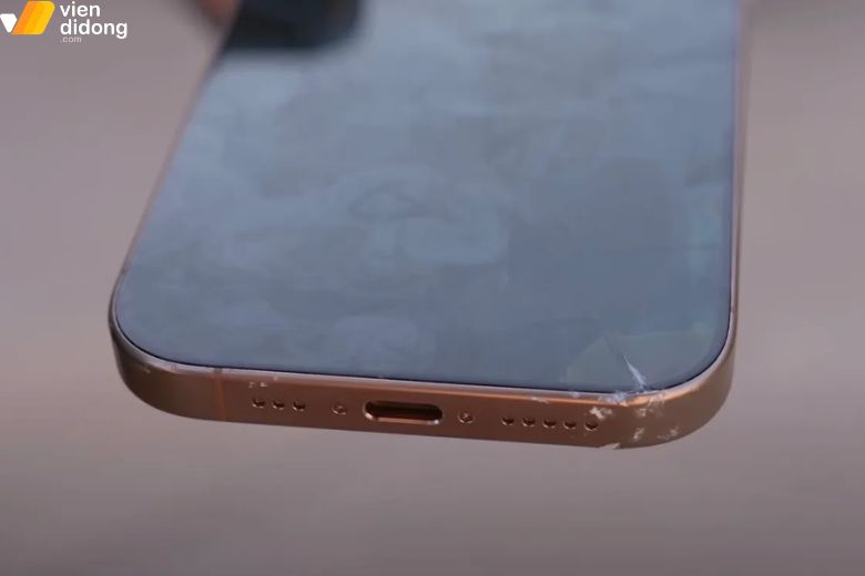 Va đập hoặc lỗi linh kiện có thể làm màn hình iPhone 16 bị hỏng