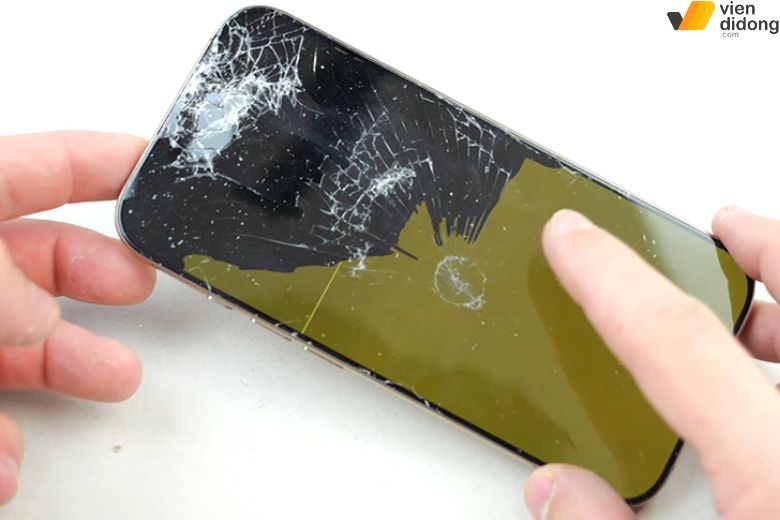 iPhone 16 Series xuất hiện sọc, nứt kính hoặc liệt cảm ứng