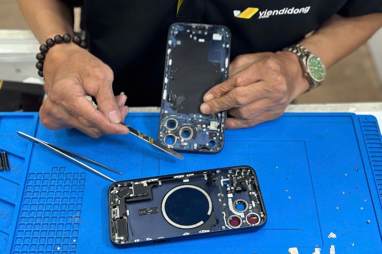 Quy trình thay màn iPhone 16 Series rõ ràng, kiểm tra trước khi bàn giao