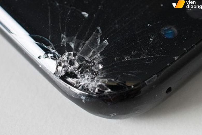 Nếu iPhone 16 chỉ nứt kính ngoài, có thể ép kính để tiết kiệm chi phí