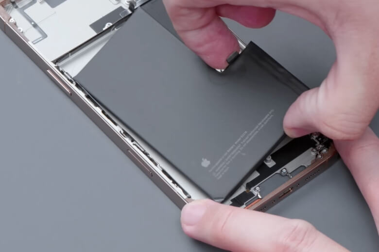 Thay pin iPhone 16 loại nào tốt, bền và phù hợp nhất? 1 Thay pin iPhone 16 loại nào