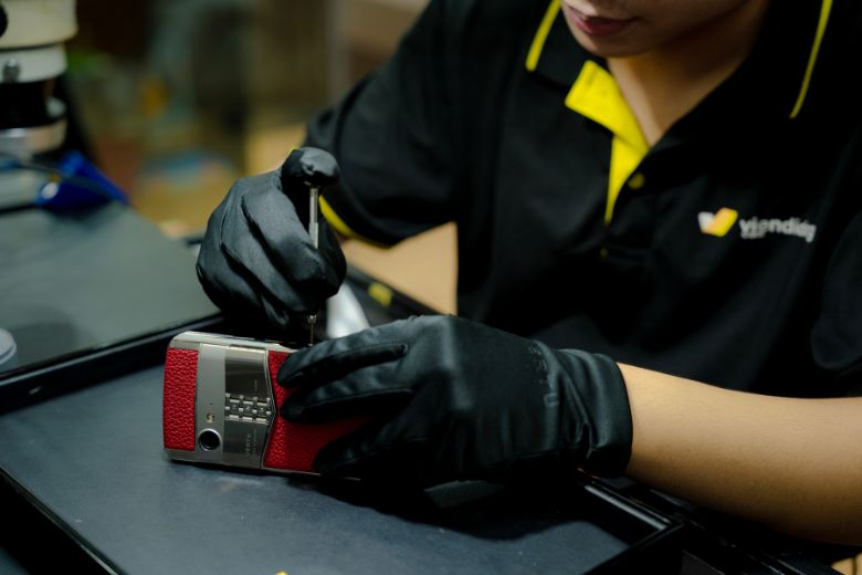 Quy trình thay pin Vertu chuyên nghiệp tại trung tâm ủy quyền