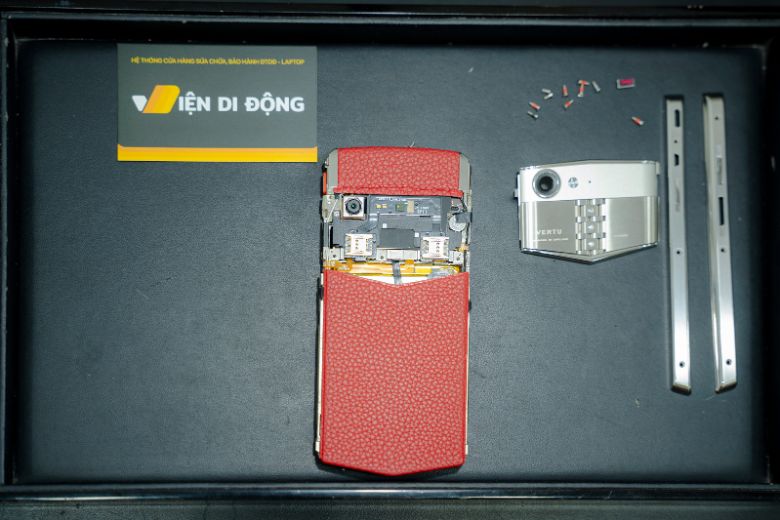 Linh kiện pin Vertu chính hãng, nguồn gốc rõ ràng