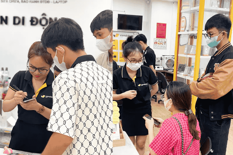 Sale Ngày Đôi - Deal Bất Tận 04.04: Sửa chữa bảo trì thiết bị giảm đến 500K tại Viện Di Động sale ngay doi giam den 500k vien di dong 4 4