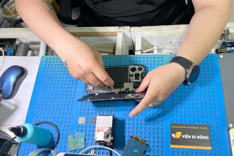 Quy trình thay màn iPhone 11 Series rõ ràng, kiểm tra kỹ trước bàn giao