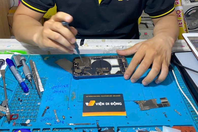 Quy trình thay màn iPhone 6 Series được thực hiện rõ ràng