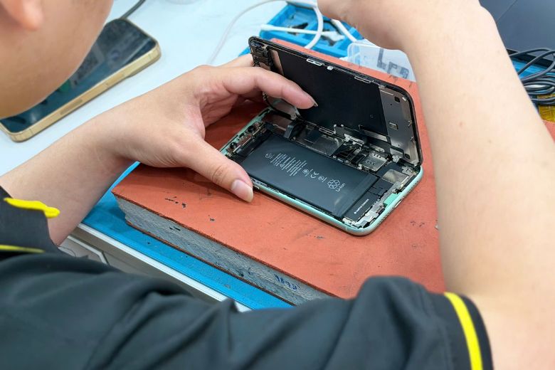 Quy trình thay màn iPhone 7 Series rõ ràng, kiểm tra kỹ trước bàn giao