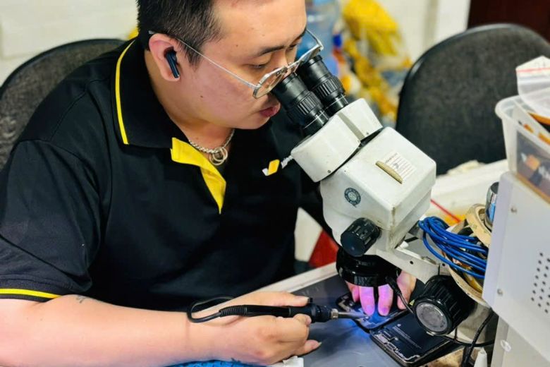 Quy trình thay màn iPhone SE Series rõ ràng, kiểm tra trước bàn giao