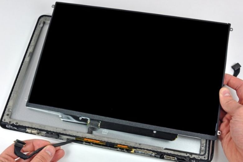 Màn hình MacBook bị hở sáng có sửa được không? Cách nhận biết và xử lý hiệu quả 4 Màn hình linh kiện kém chất lượng có thể dễ bị hở sáng hơn