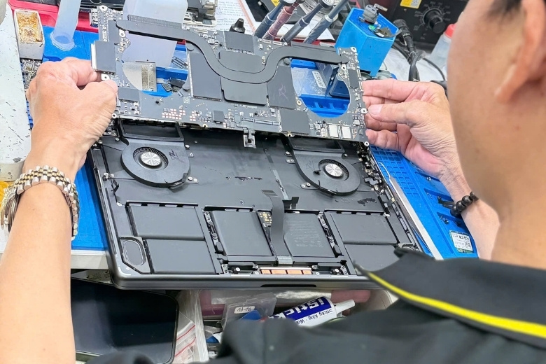 Sửa chữa - thay thế linh kiện Laptop Macbook: Ưu đãi đặc quyền tại Viện Di Động 2 Dịch vụ vệ sinh laptop Macbook miễn phí