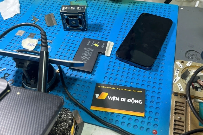 giá thay pin iPhone 11 Pro Max
