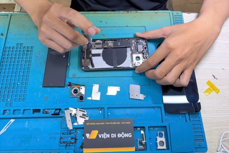 thay pin iPhone Air tại Viện Di Động