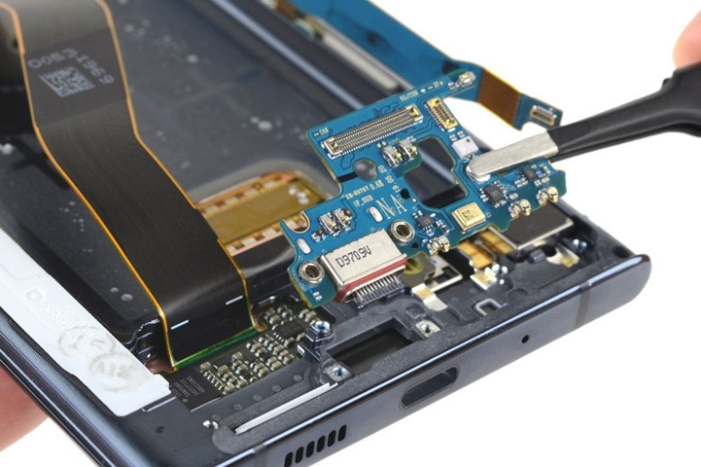 Quy trình thay chân sạc Samsung tại Viện Di Động