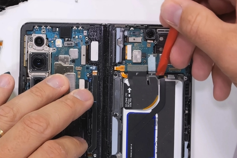 Nguyên nhân khiến IC âm thanh bo mạch hư hỏng trên Samsung Z Fold