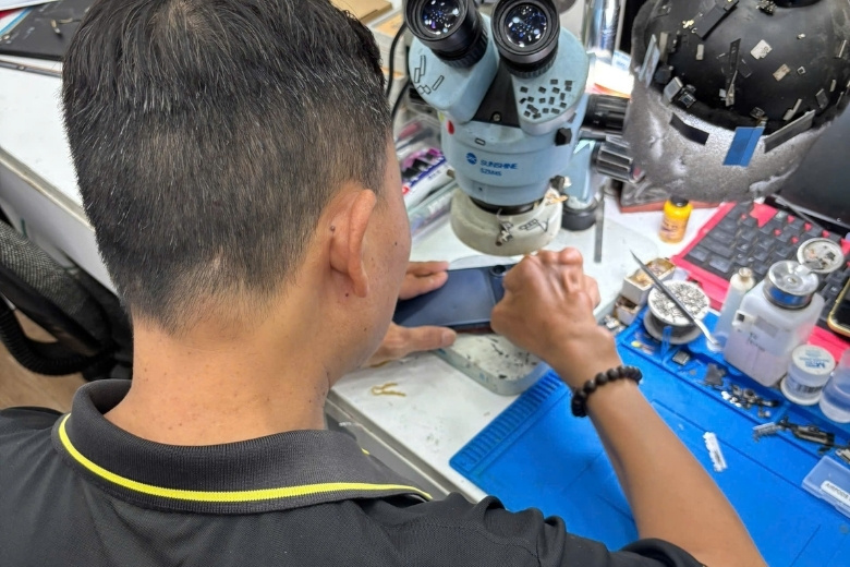Dịch vụ rửa đốm camera iPhone giá chỉ từ 100k tại Viện Di Động 1 ưu đãi dịch vụ rửa đốm camera iPhone