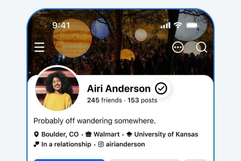Giao diện trang cá nhân có tick trắng Facebook