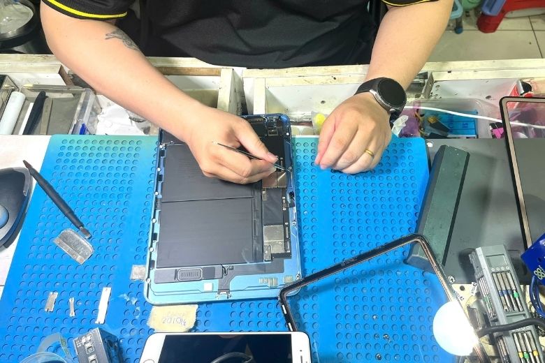 Quy trình sửa chữa iPad tại Viện Di Động