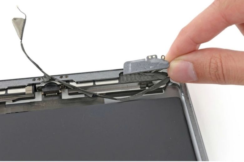Quy trình thay anten wifi iPad tại Viện Di Động
