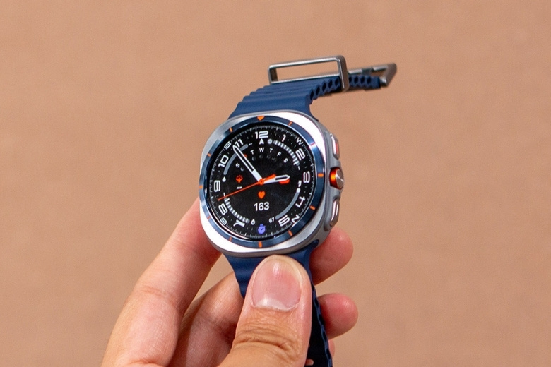 Thiết kế Titanium của Samsung Galaxy Watch Ultra 2