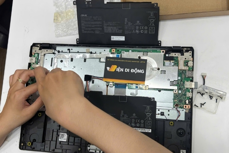 Bảo dưỡng Laptop tại Viện Di Động với chương trình ưu đãi Back to School - Máy mượt, học hết ga 2 Miễn phí vệ sinh Laptop khi thay thế linh kiện