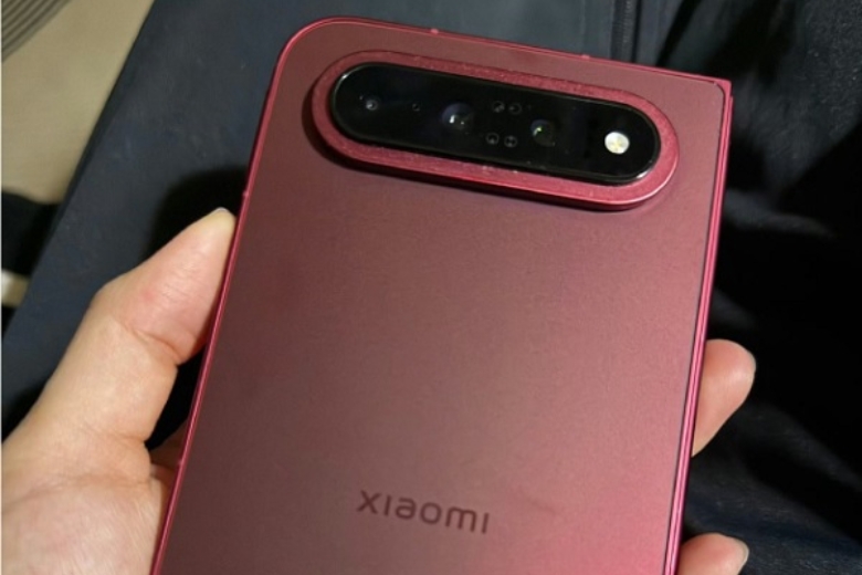 Trên tay Xiaomi 18 Fold: Siêu phẩm gập XRING O3, Leica 200MP 3 trải nghiệm trên tay Xiaomi 18 Fold